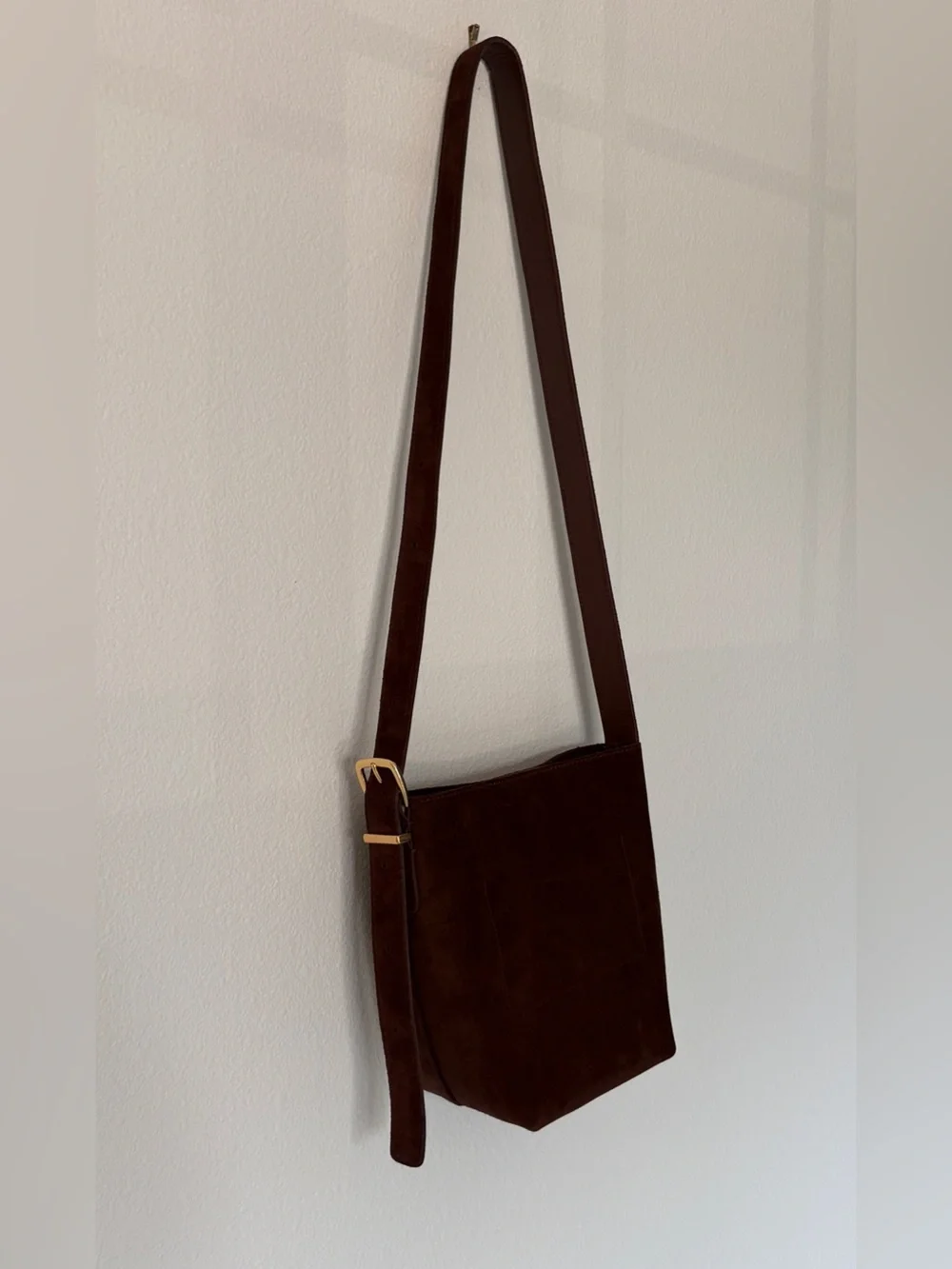 Madewell the essential mini bucket tote in suede